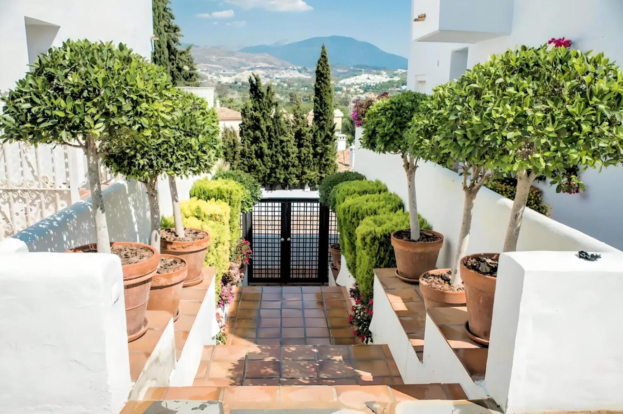 Gorgeous 2Br Apt. W/ Mountain View Puerto Banus Marbella Eksteriør bilde
