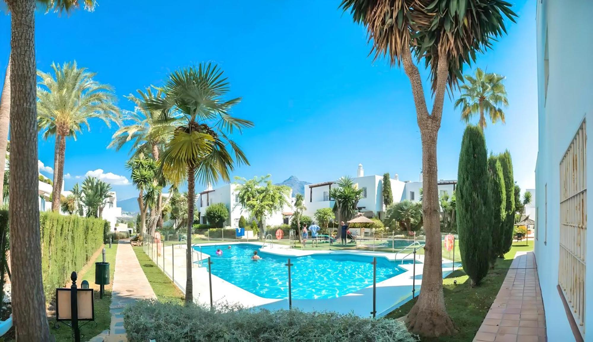 Gorgeous 2Br Apt. W/ Mountain View Puerto Banus Marbella Eksteriør bilde