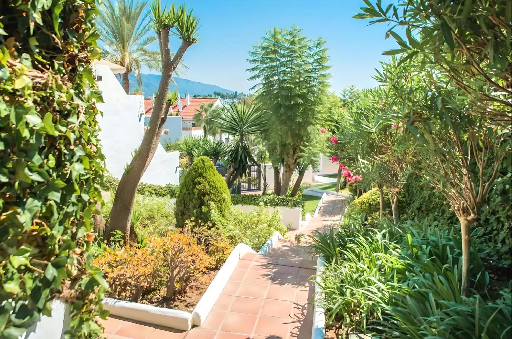 Gorgeous 2Br Apt. W/ Mountain View Puerto Banus Marbella Eksteriør bilde