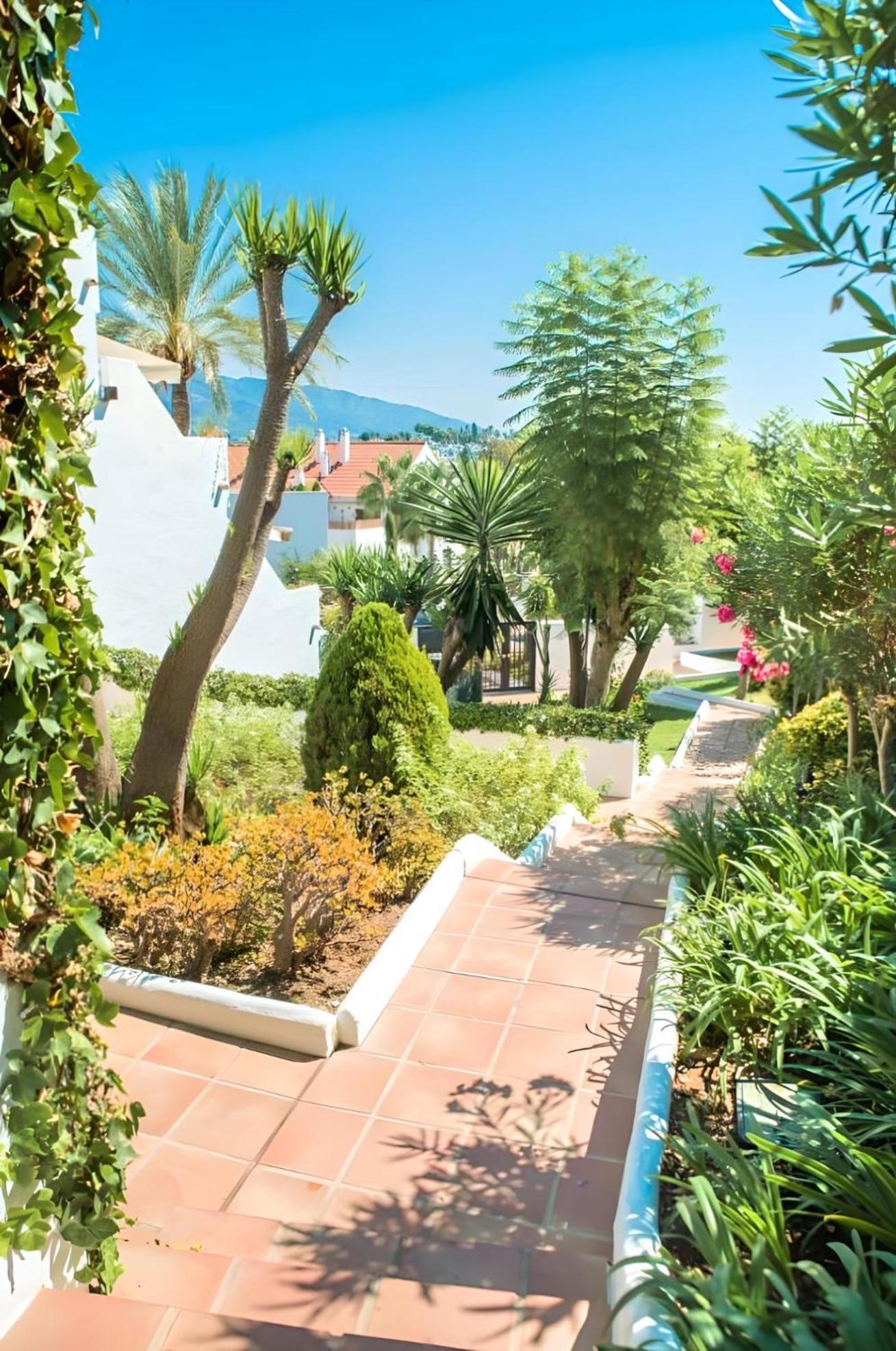 Gorgeous 2Br Apt. W/ Mountain View Puerto Banus Marbella Eksteriør bilde